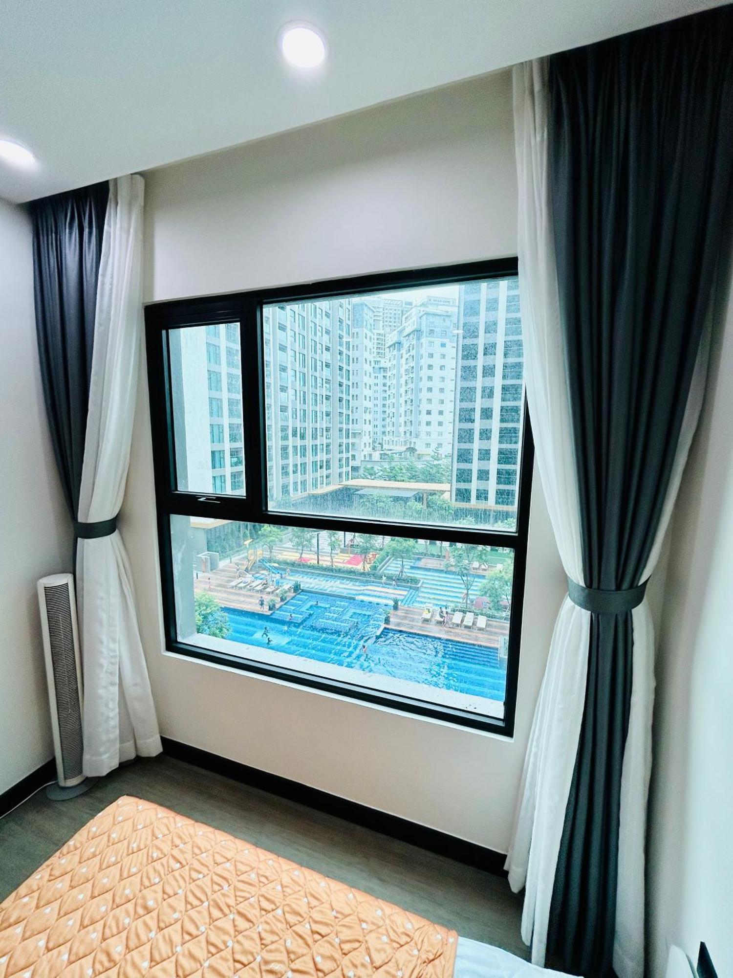 Căn hộ Delasol Garden By The Pool Near Center D4 Hcmc *